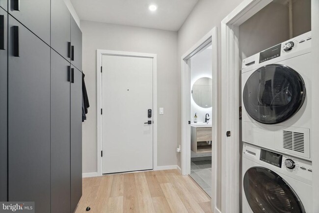 Building Photo - 1705 N American St