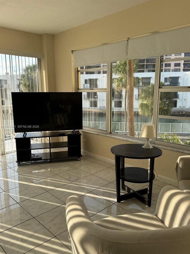 Building Photo - 11111 Biscayne Blvd