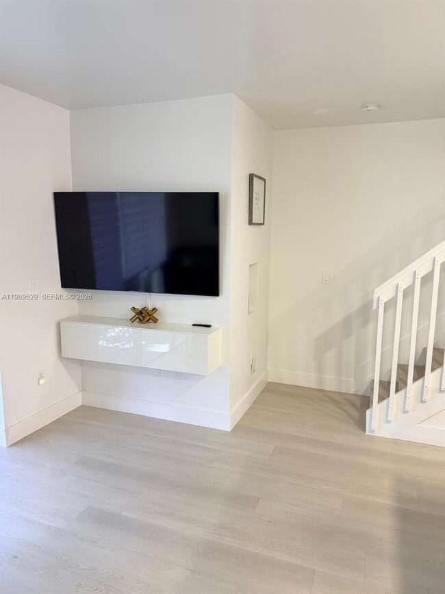 Building Photo - 1022 NE 42nd Terrace