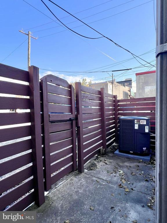 Building Photo - 511 S 15th St