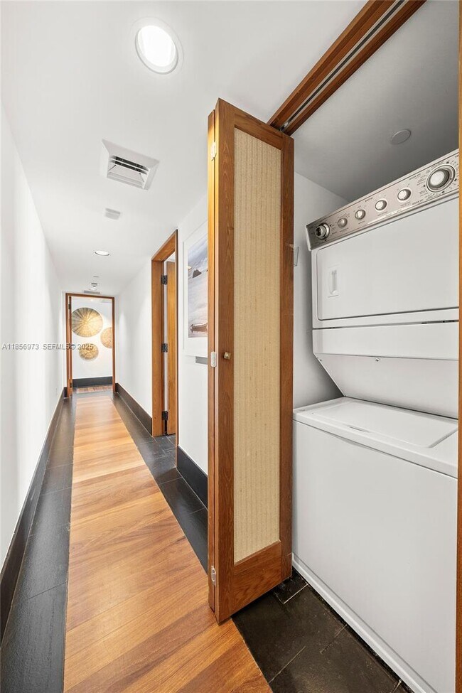 Building Photo - 101 20th St