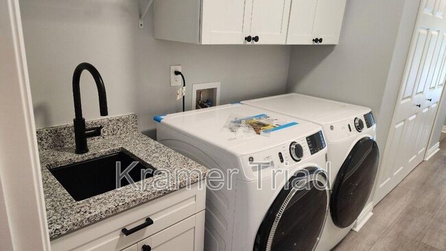 Building Photo - 16105 Chesapeake Cir