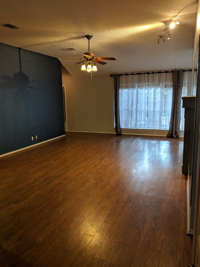 Building Photo - 1308 Meadow Lark Dr