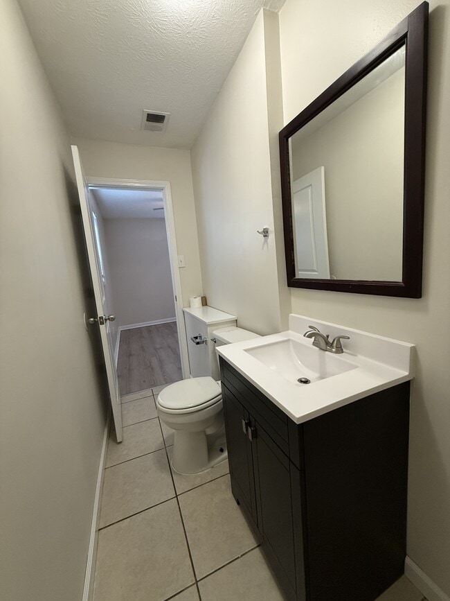 Building Photo - 1242 Sanford Dr