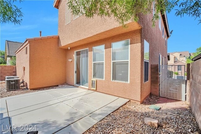 Building Photo - 10966 Positano St