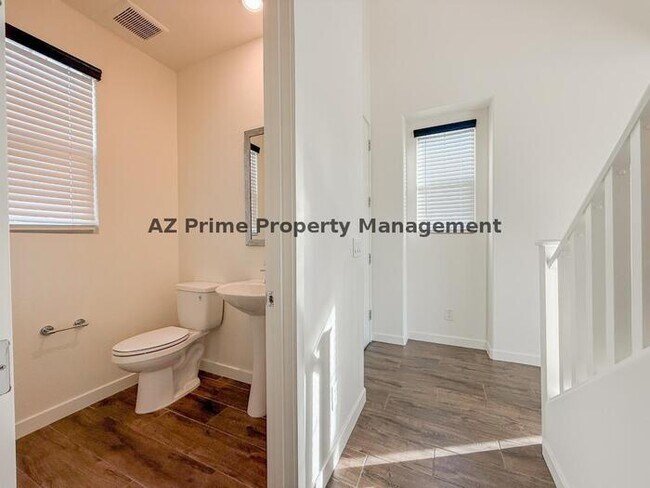 Building Photo - 920 E Anderson Ave