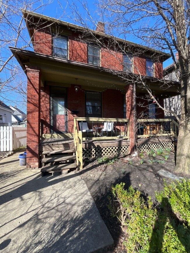 Building Photo - 526-528 Sycamore Street