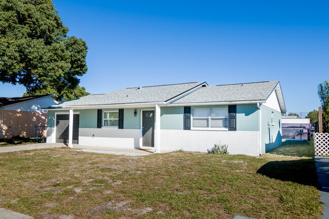 Building Photo - 6443 Lomand Ave