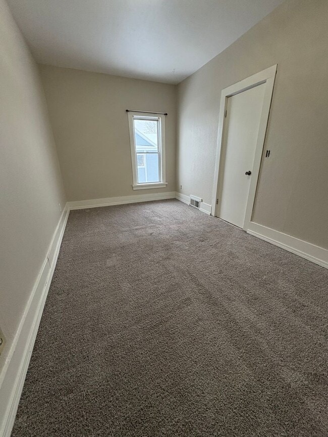 Building Photo - 2809 South Ave