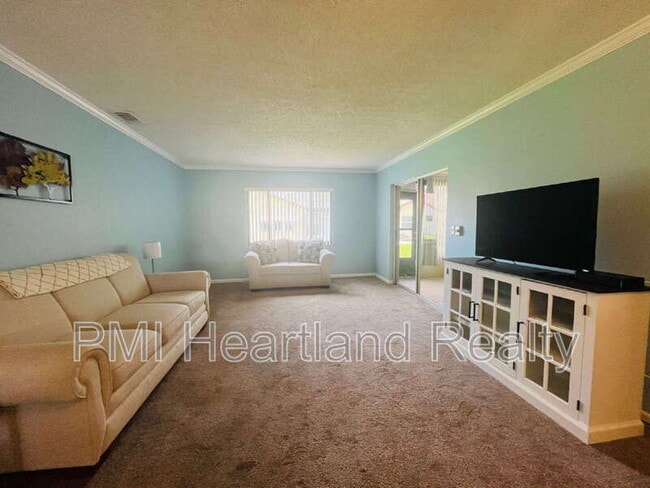 Building Photo - 156 Parkview Cir W