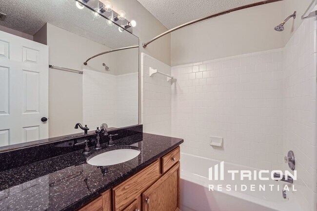 Building Photo - 570 Lullingstone Dr SE