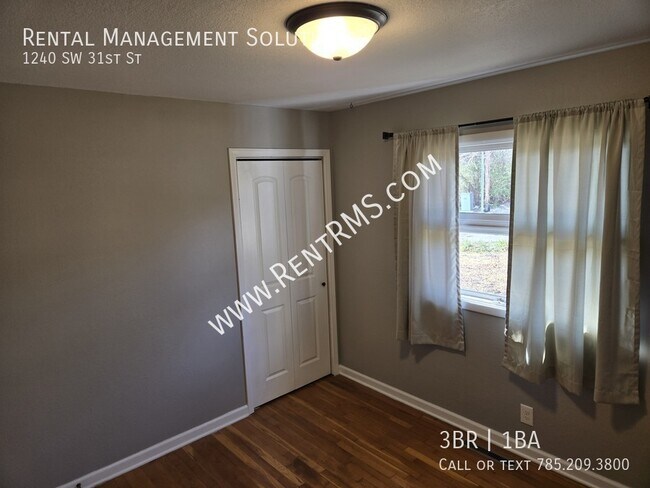 Building Photo - 1240 SW 31st St