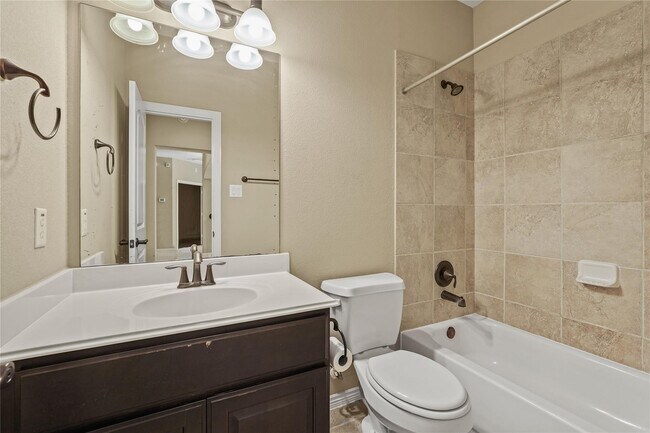 Building Photo - 2515 Sentry Oak Way