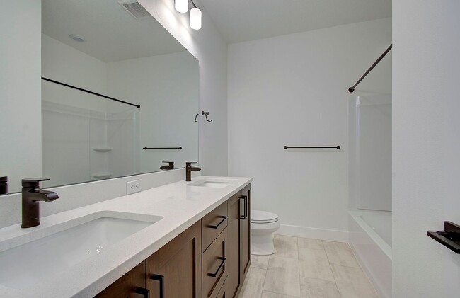 Building Photo - Luxury Upgraded Executive Townhome | 4 Bed | 3 Bath in Prime Camas School District