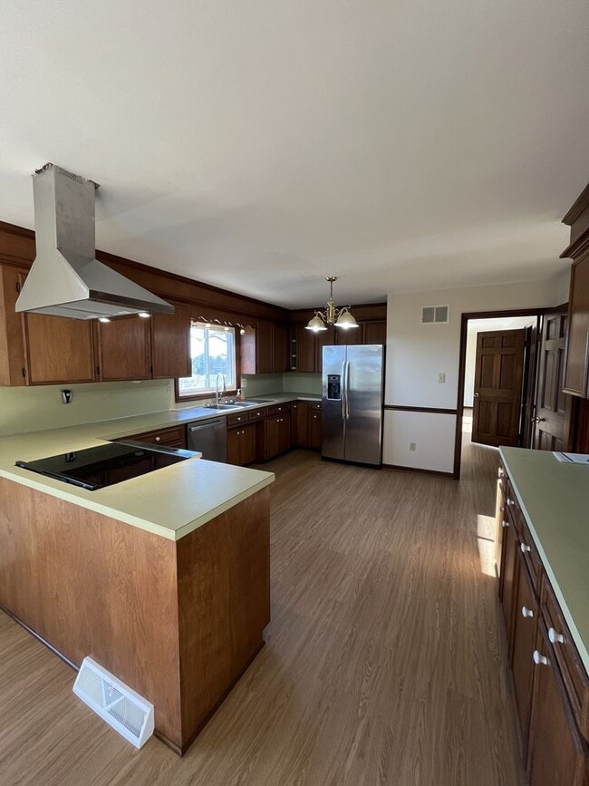 Building Photo - 8298 Scenic Dr