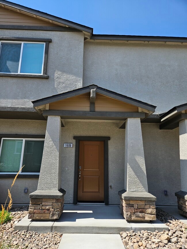 Building Photo - 1606 Icelandic Wy