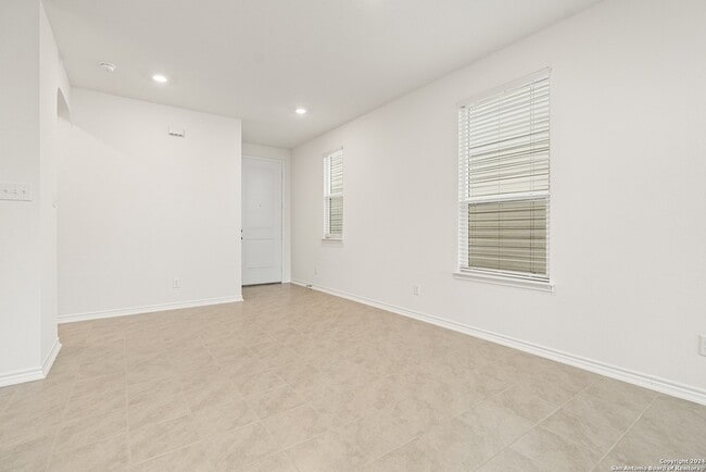 Building Photo - 246 W Flowing River Dr