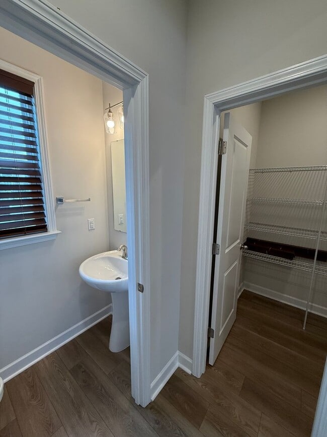 Building Photo - Move In Ready Townhome in Marshview Commons