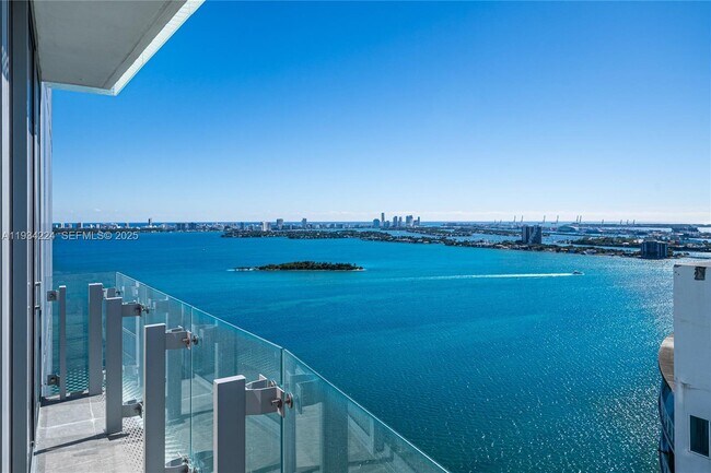 Building Photo - 700 NE 26th Terrace