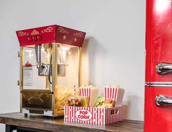 Building Photo - 1616 Pleasant St