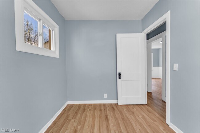 Building Photo - 1401 E 219th St