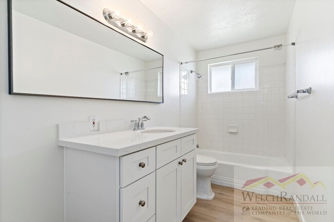 Building Photo - 4 Bedroom 2 Bath Duplex Home in Washington Terrace