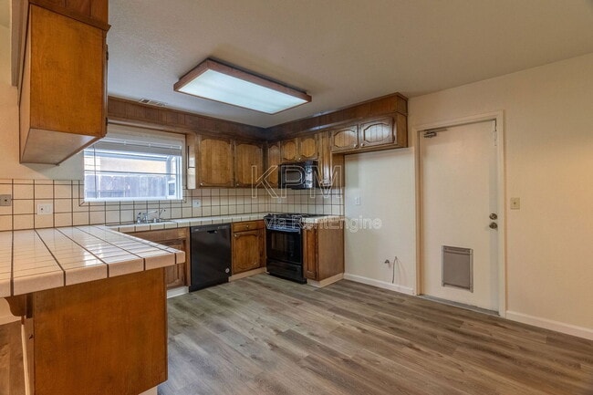 Building Photo - 9717 Treetop Dr