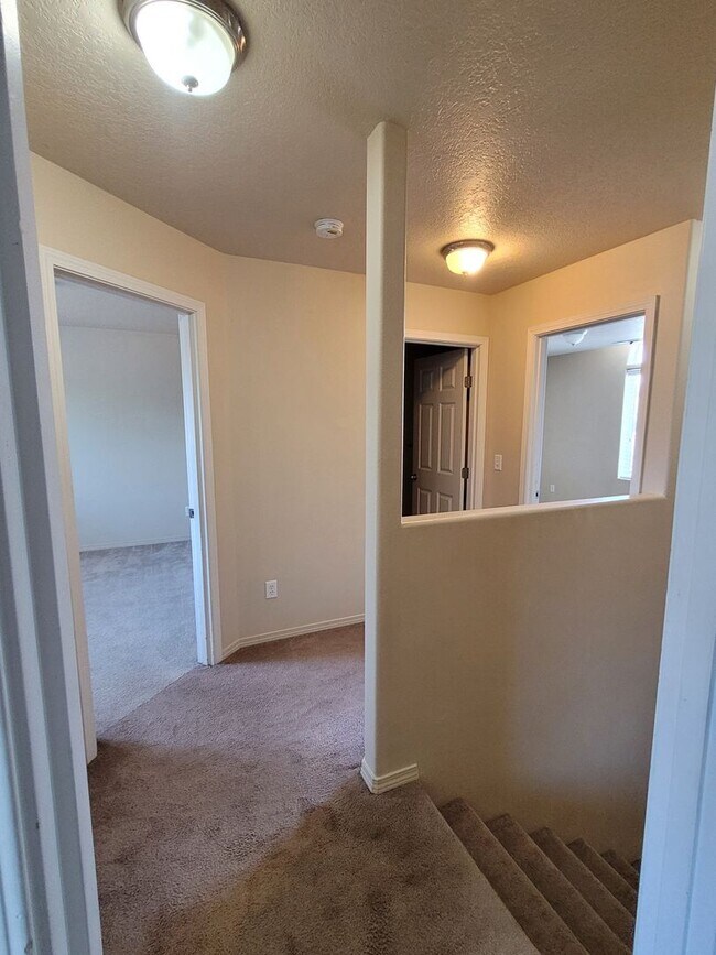 Building Photo - 511 Sandalwood Pl