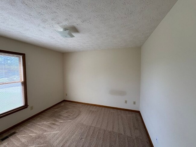 Building Photo - 2 Bedroom 2 Bathroom Duplex Available in H...
