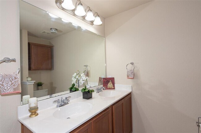 Building Photo - 10509 Wylie Dr