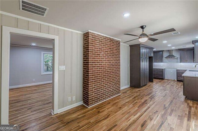 Building Photo - 1624 Dodson Dr SW
