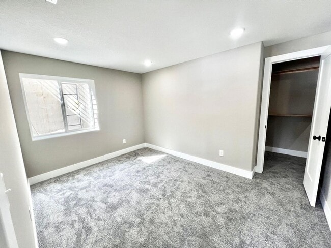 Building Photo - 2267 S Chateau Ct