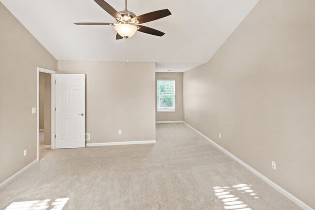 Building Photo - 404 Willott Square Dr