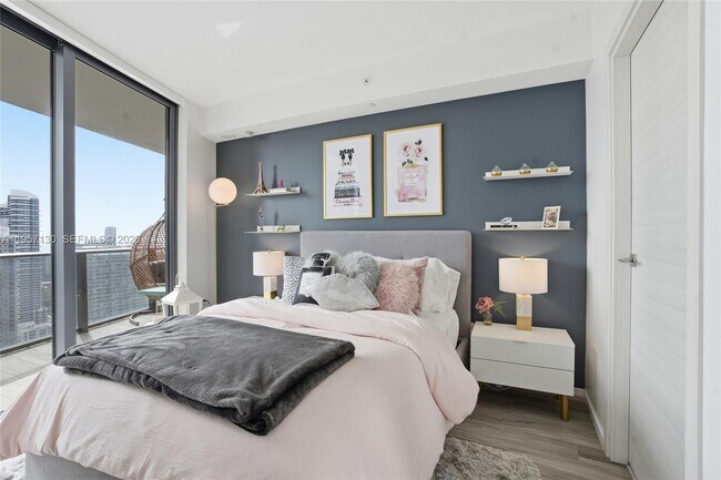 Building Photo - 801 S Miami Ave