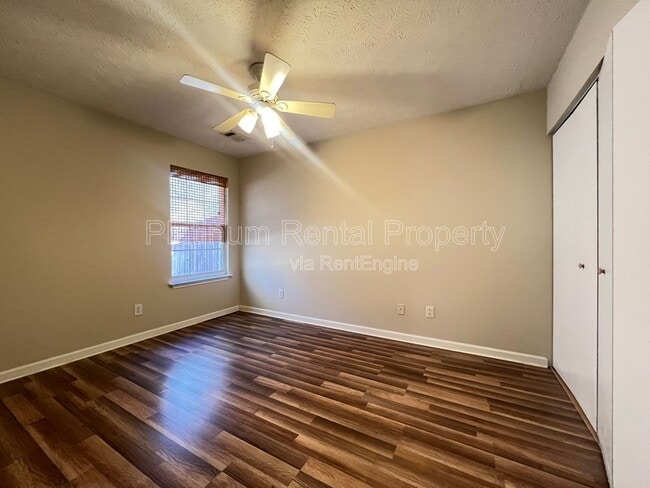 Building Photo - 231 Oak Grove Way