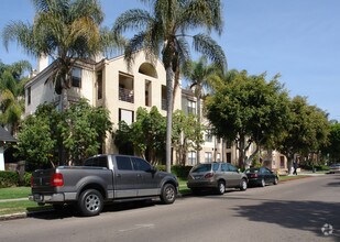 Building Photo - Uptown Villa