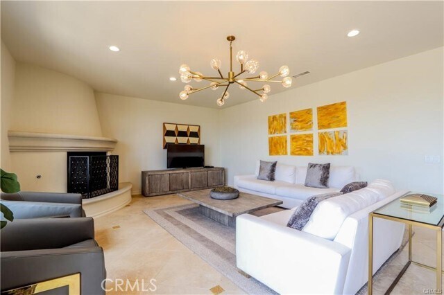 Building Photo - 15 Shadowcast