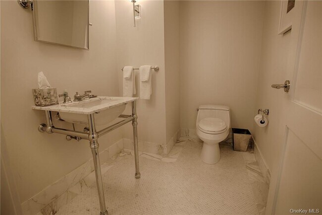 Building Photo - 1 Renaissance Square