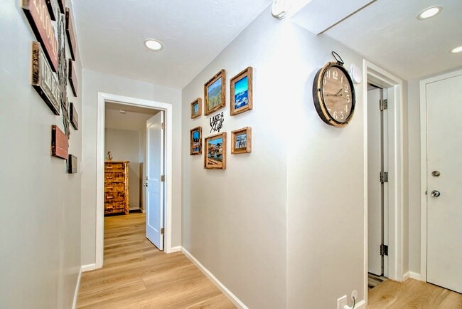 Building Photo - Cedar Lodge 305