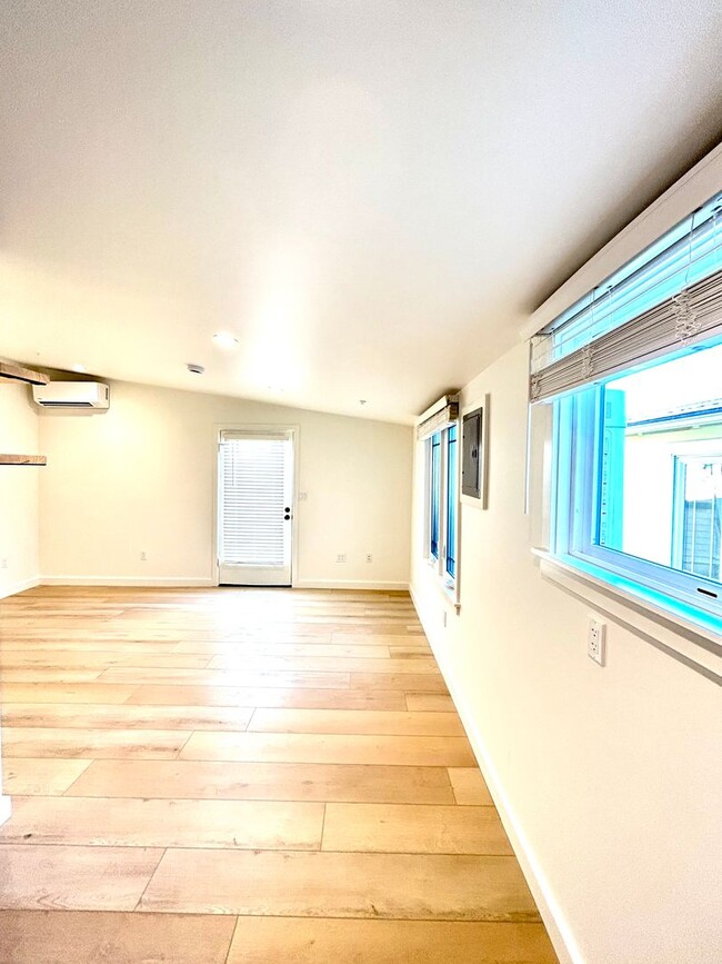 Building Photo - Studio - Downtown Santa Barbara