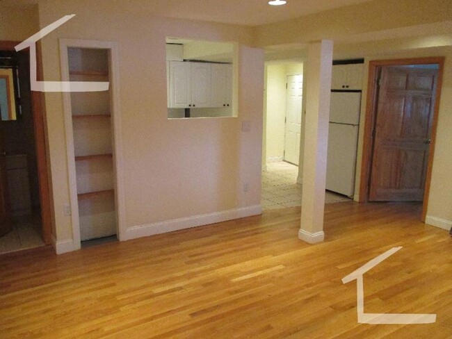 Building Photo - 3 Bed. 2 Full Baths. in Brookline, Steps f...