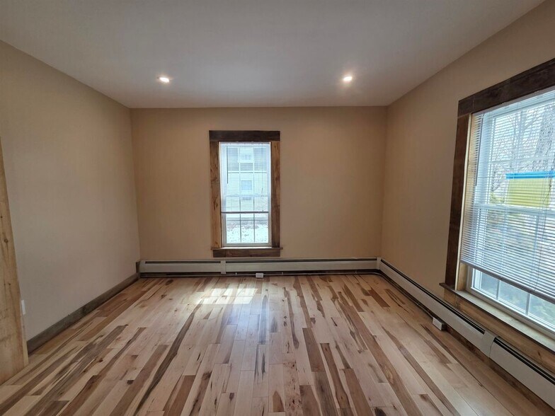 Building Photo - 526 Canaan, 1