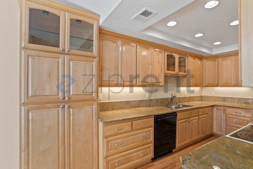 Building Photo - 6 Sandpebble Ct