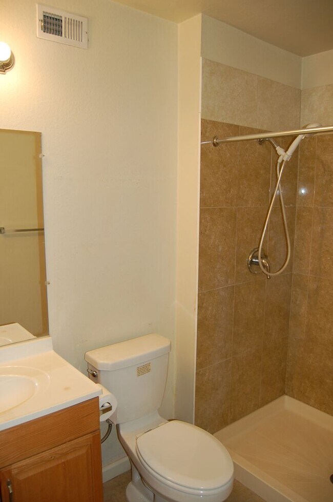 Building Photo - 7185 Acorn Ct
