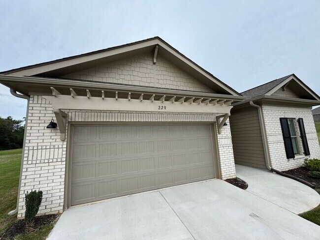 Building Photo - MOVE IN SPECIAL for Clift Farm home WITH F...