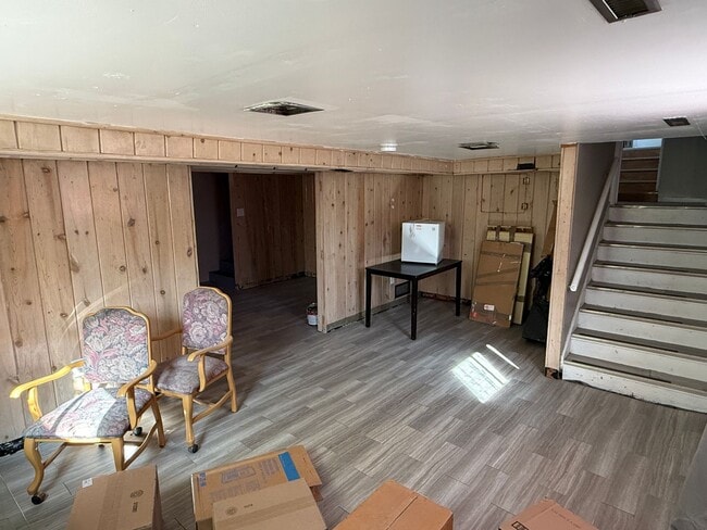 Building Photo - Beautiful 6 Bed, 3 Bath House; W/D Included; Fenced Yard; Wood Floors; and a Charming Style