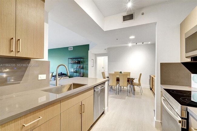 Building Photo - 18800 NE 29th Ave