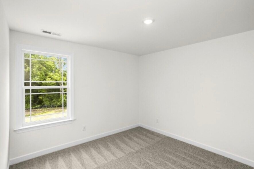 Building Photo - 5021 Salient Dr