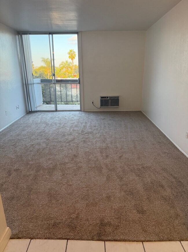 Building Photo - 3050 Rue D’Orleans