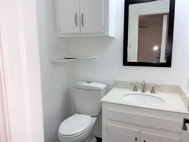 Building Photo - Spacious 3-Bedroom Home with Modern Amenit...